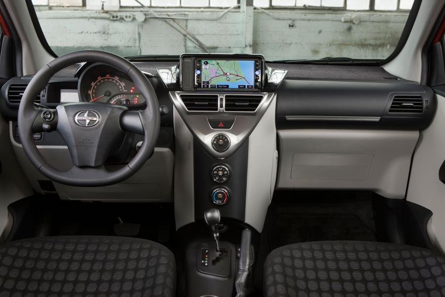 Торпедо Scion iQ 2012 года  (фото 86 из 128)